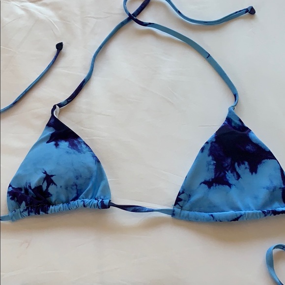 Bikini - Picture 2 of 4